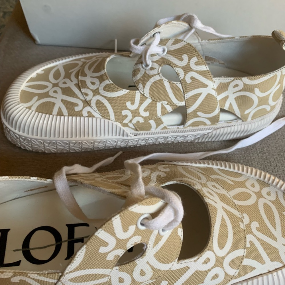 NWT size 41  monogram canvas Loewe Beige and White Sneakers - Picture 7 of 8